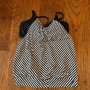 EUC Athleta Blousy Black and White Striped Tankini Size 34 D/DD